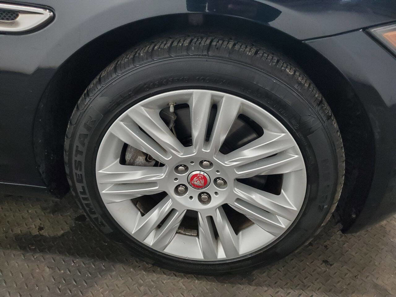 Used 2016 Jaguar XF Premium image 20