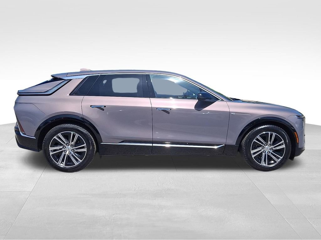 Used 2024 Cadillac Lyriq Luxury AWD/4WD image 7