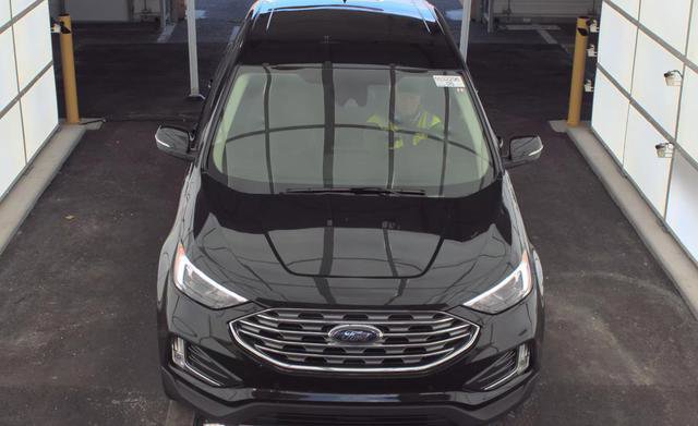 Used 2024 Ford Edge Titanium image 2