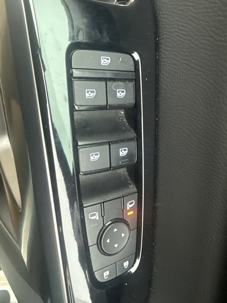 Used 2023 Nissan Pathfinder SL image 24