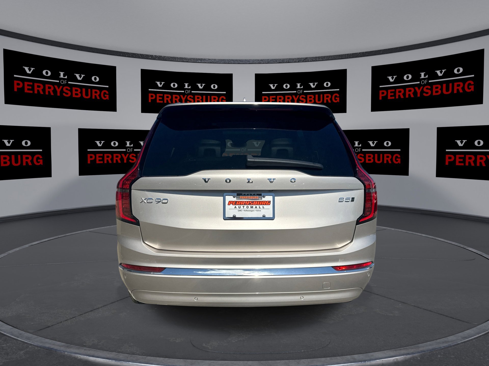 New 2026 Volvo XC90 B5 Plus w/ Protection Package image 7