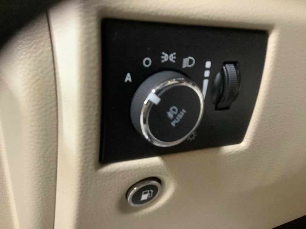 Certified 2022 Jeep Grand Cherokee Laredo E w/ Security & Convenience Group image 25