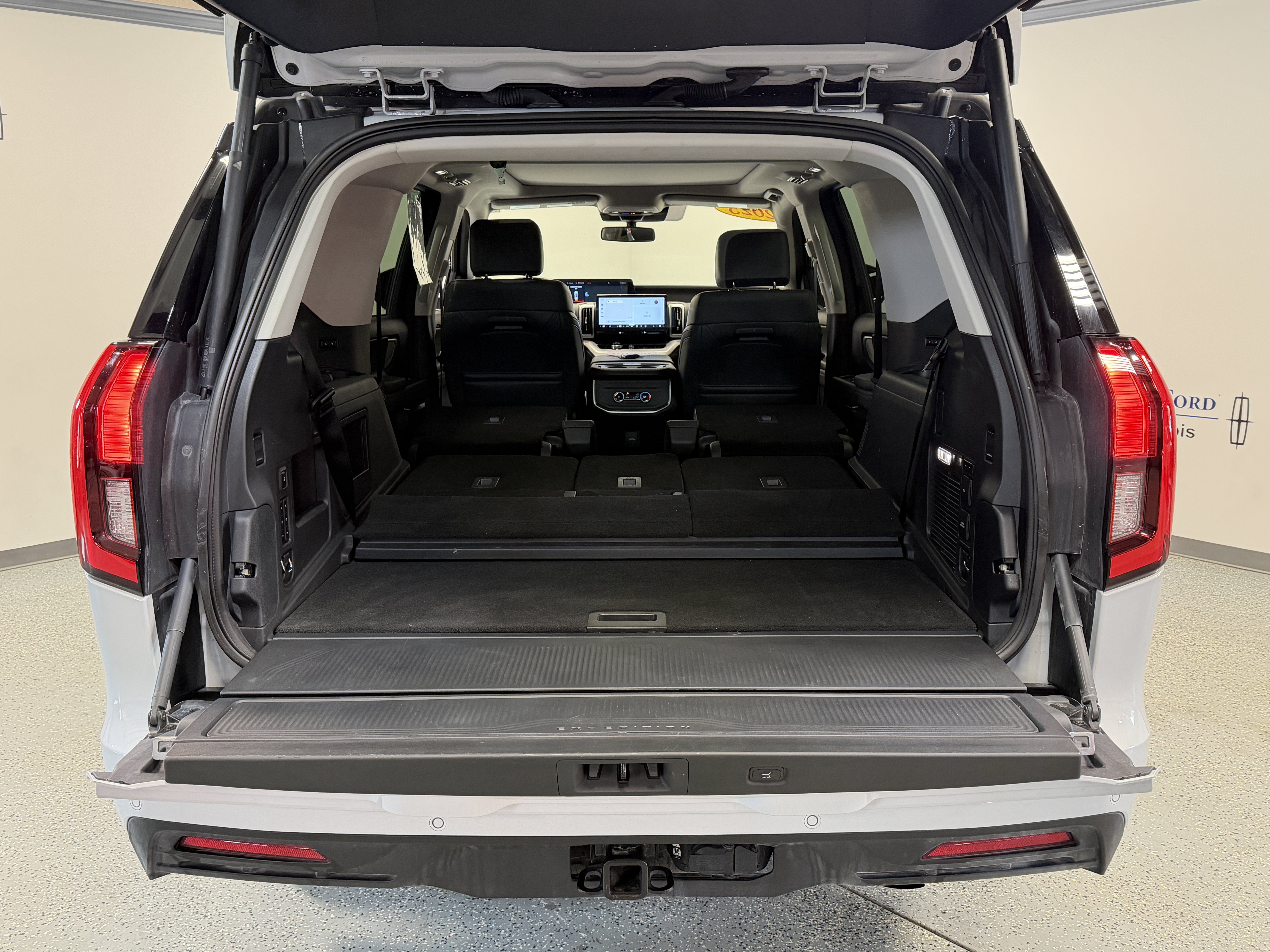 Used 2025 Ford Expedition Active AWD/4WD image 31