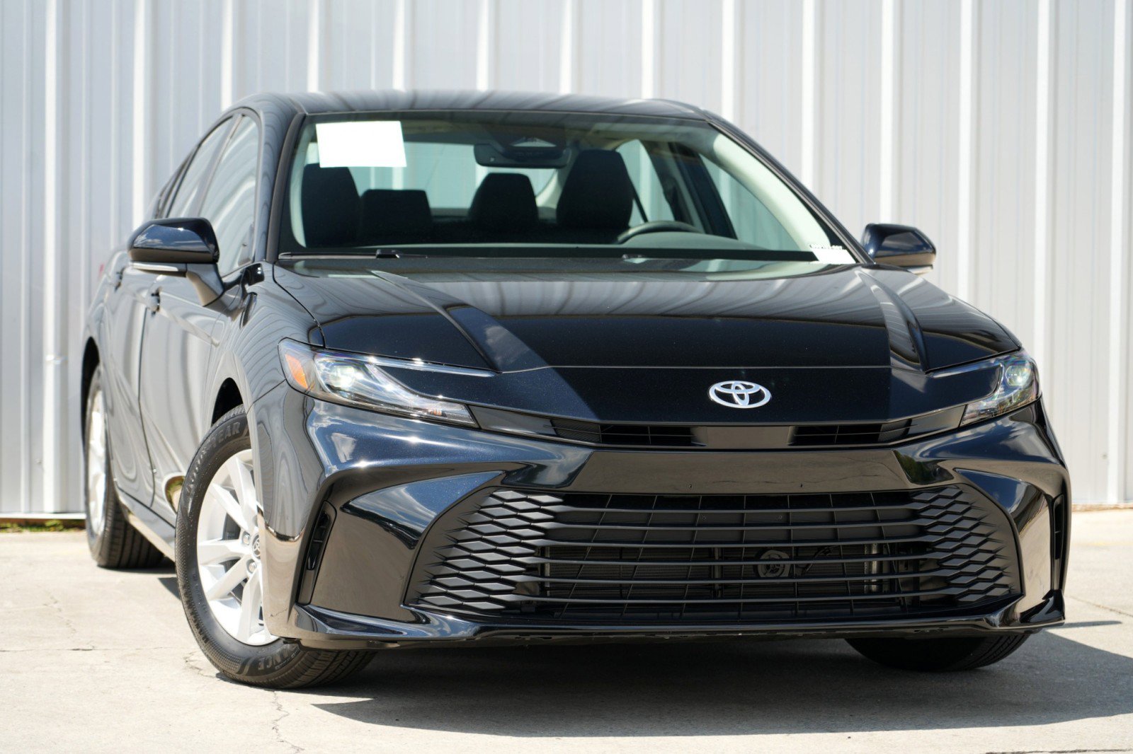 Used 2025 Toyota Camry LE w/ Convenience Package image 2