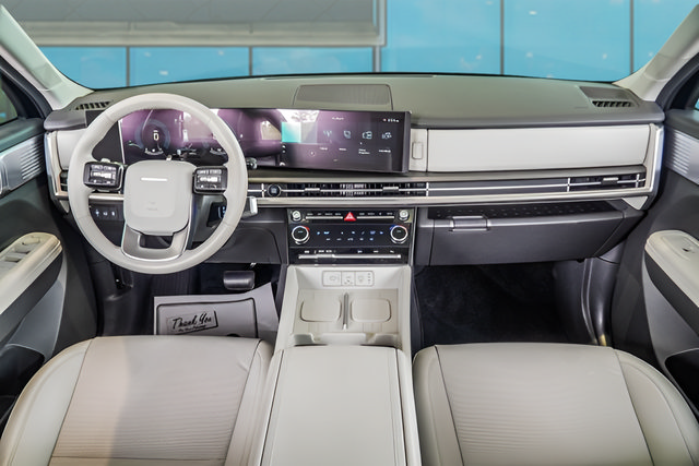 Certified 2025 Hyundai Santa Fe SEL FWD image 14