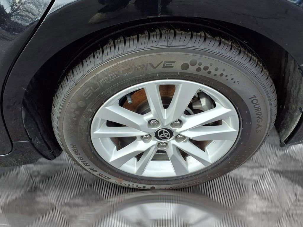 Used 2025 Toyota Camry LE image 19