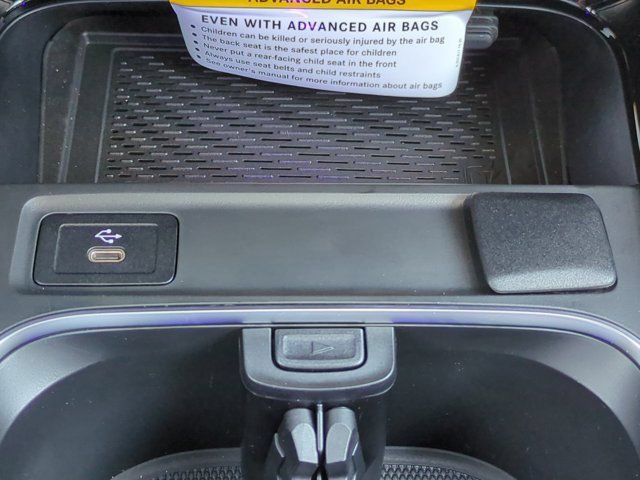 Used 2026 Mercedes-Benz GLB 250 4MATIC image 23
