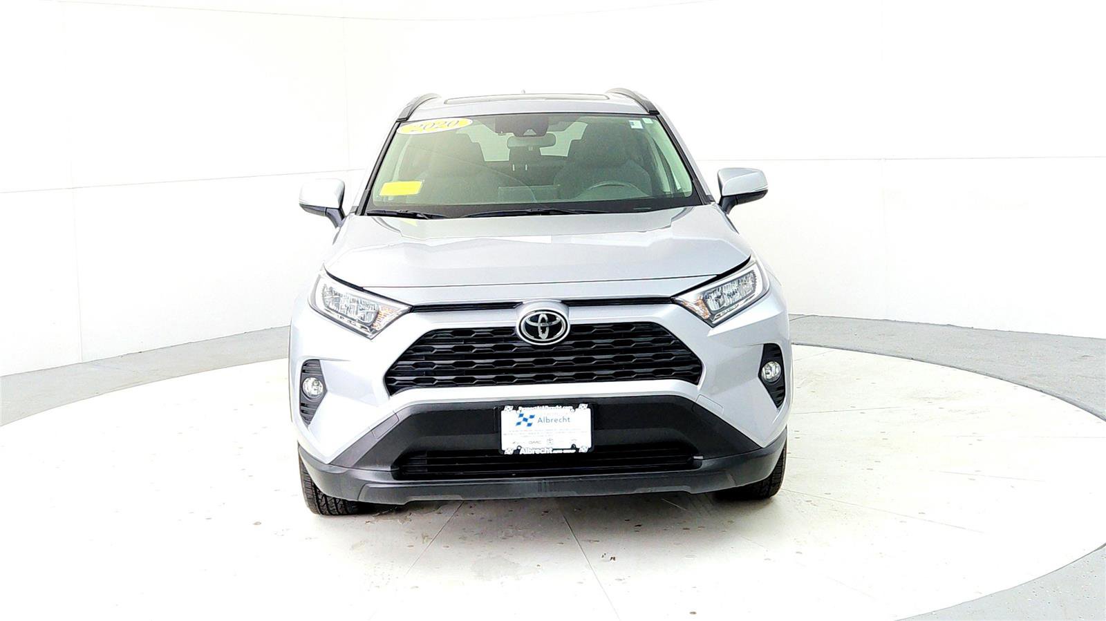 Used 2020 Toyota RAV4 XLE w/ Convenience Package image 8