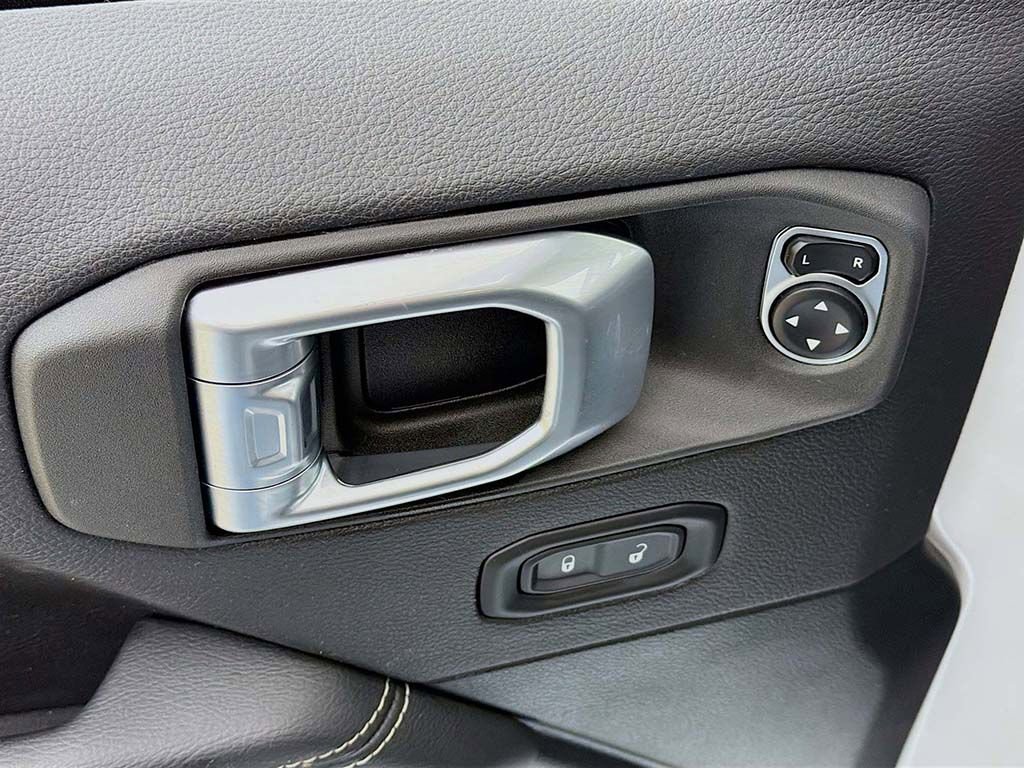 Used 2021 Jeep Wrangler Unlimited Sahara w/ Uconnect 4C Nav & Sound Group image 28