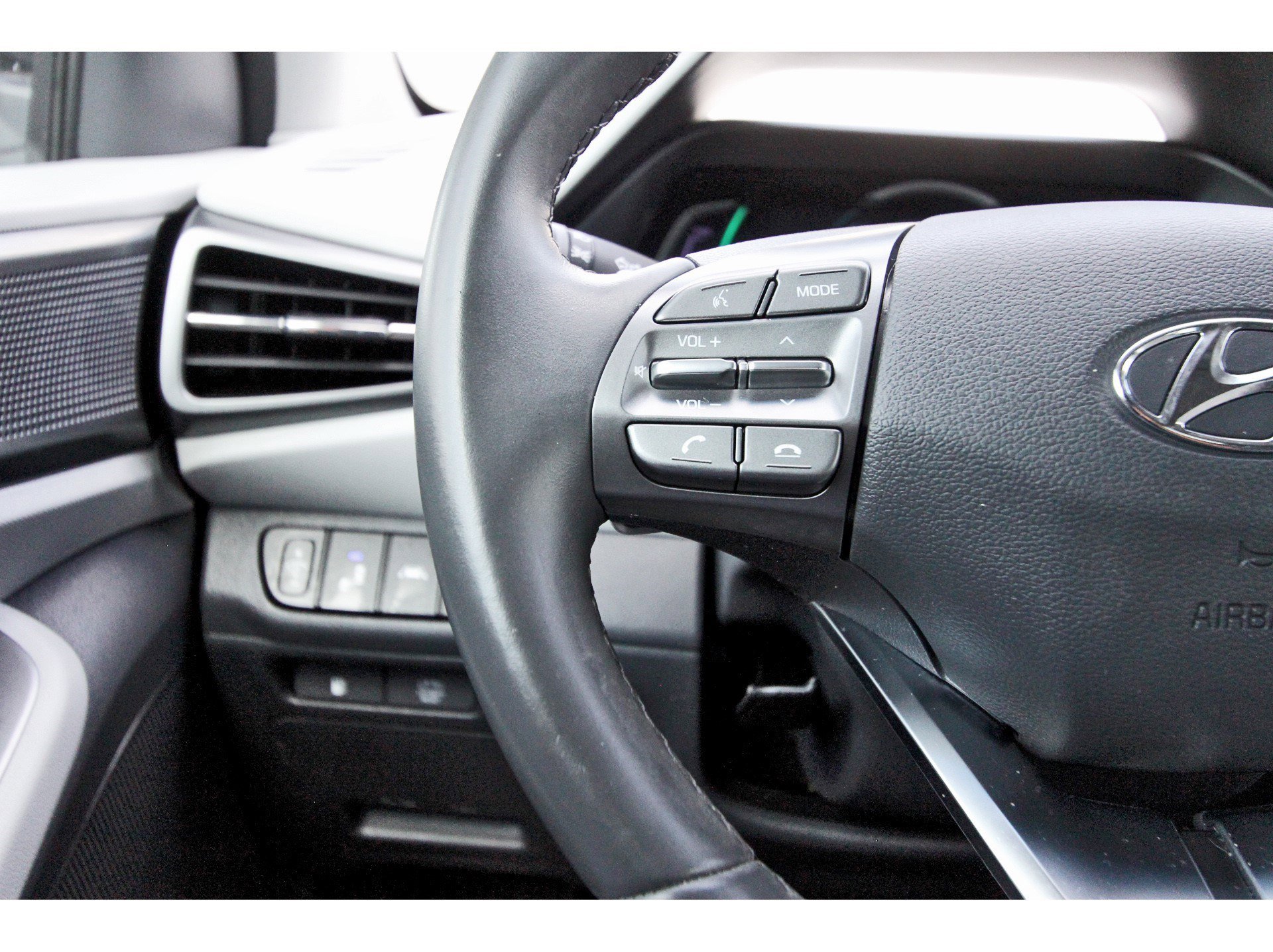 Used 2020 Hyundai Ioniq SEL image 17