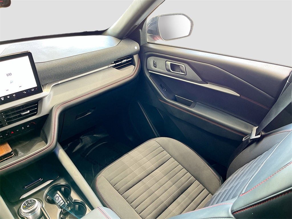 Used 2025 Ford Explorer ST-Line w/ Premium Package image 24