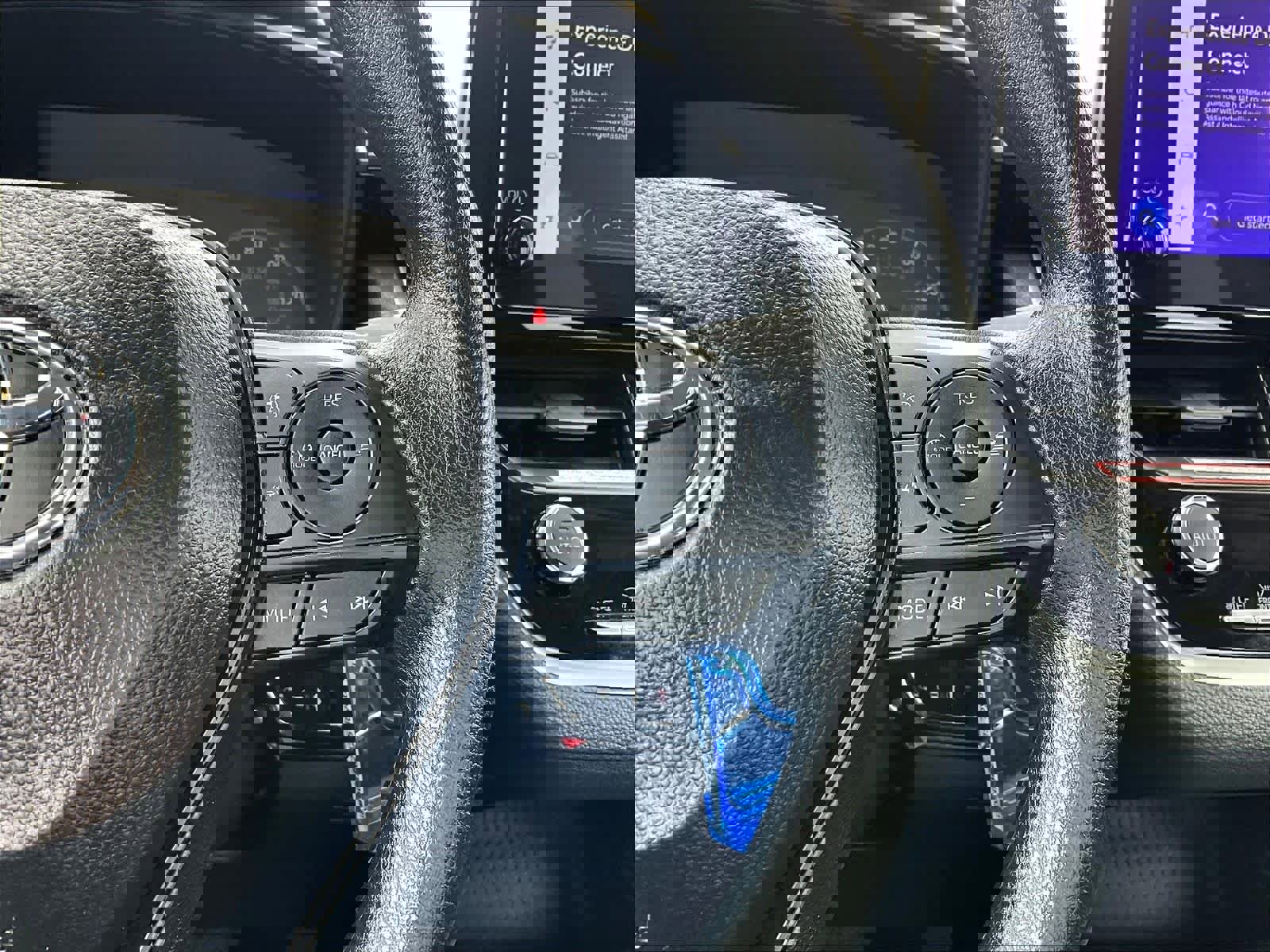 Used 2025 Toyota Corolla LE image 24