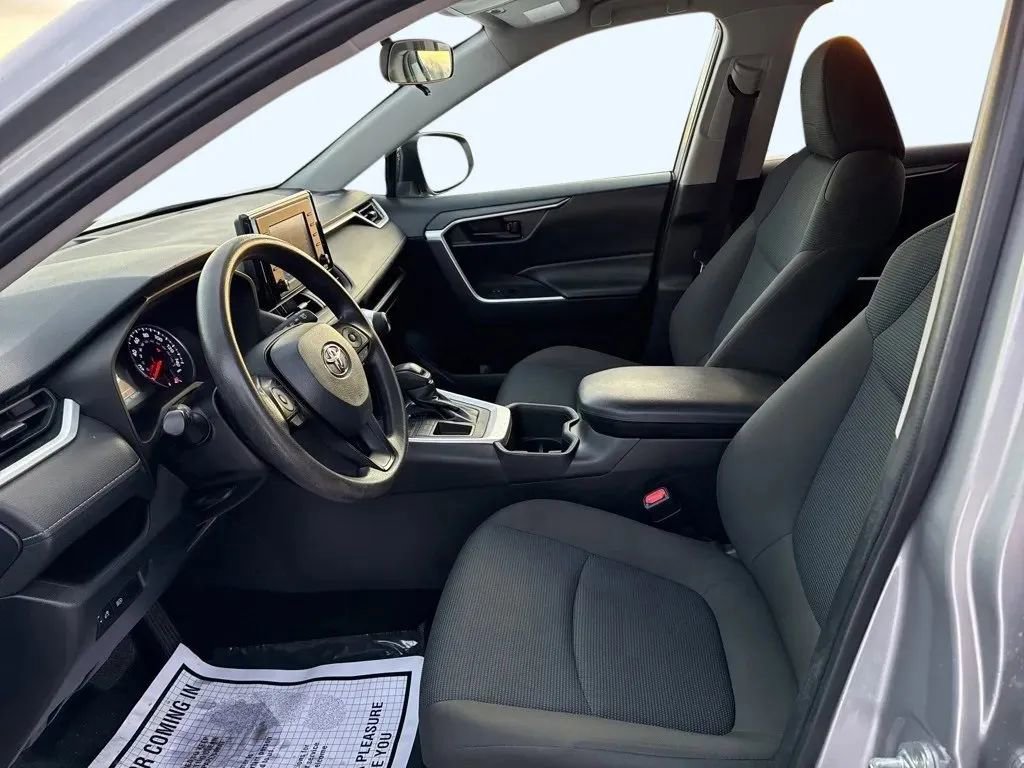 Used 2022 Toyota RAV4 LE image 12