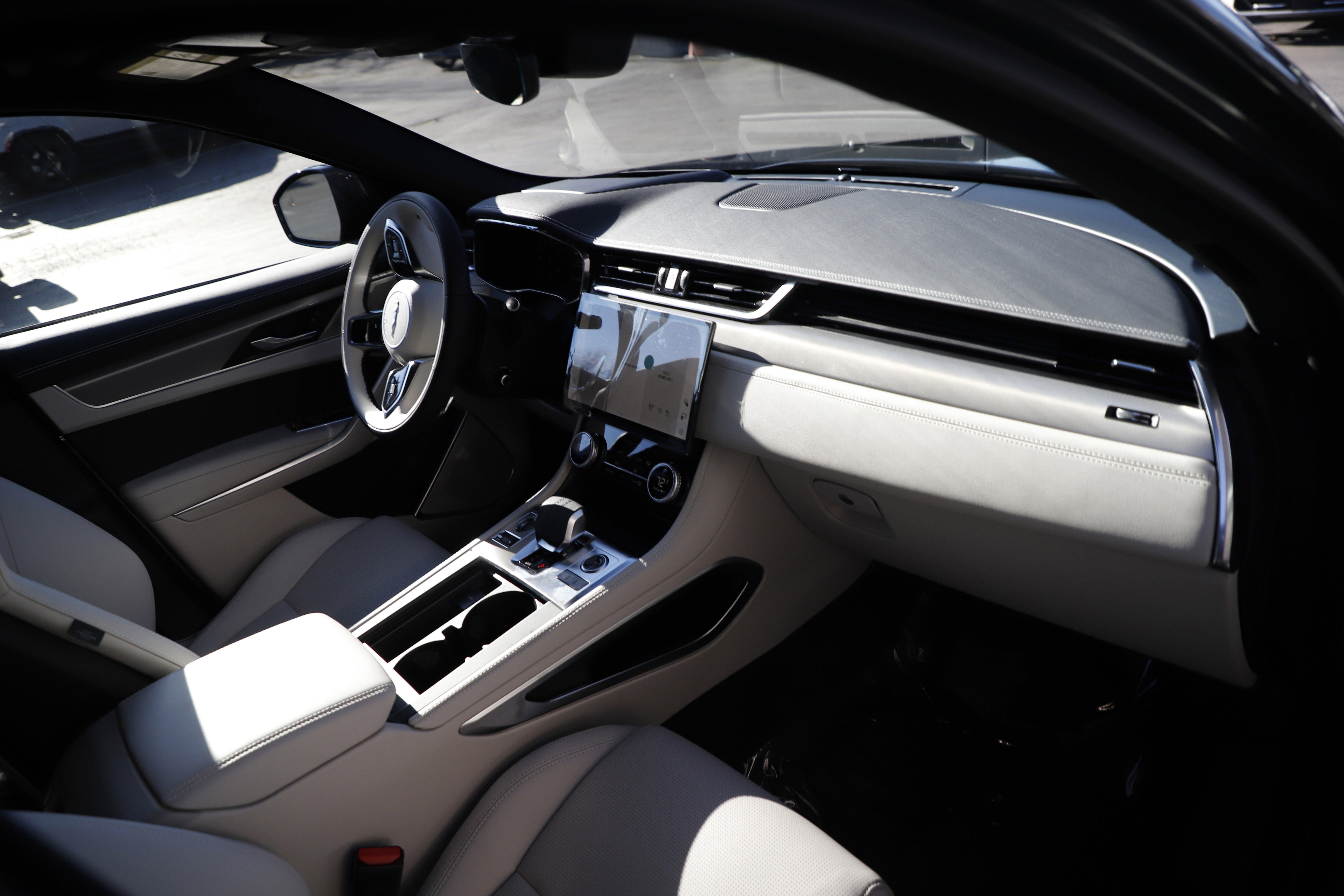 New 2026 Jaguar F-PACE R-Dynamic S image 11