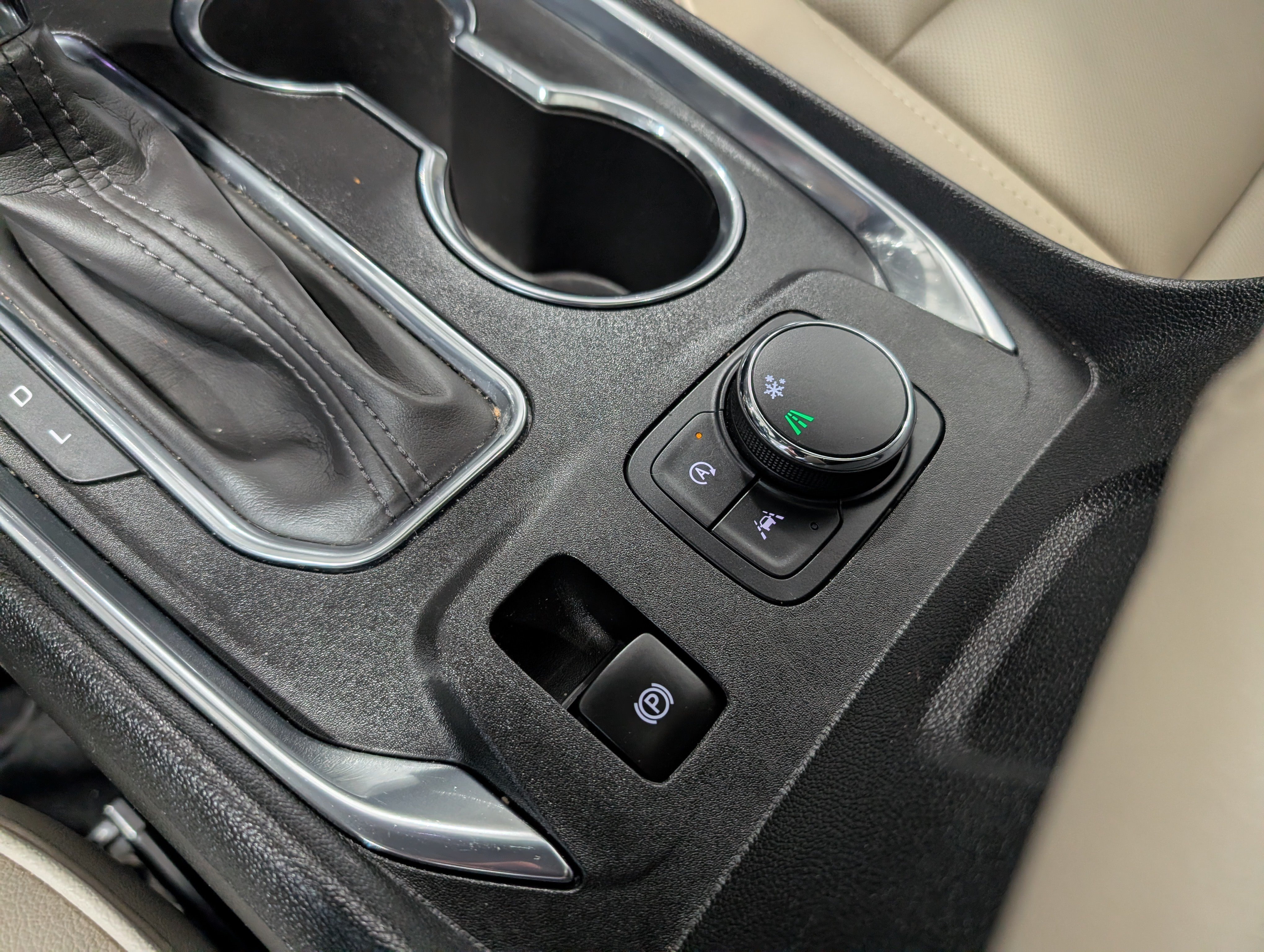 Used 2023 Chevrolet Traverse Premier FWD image 25