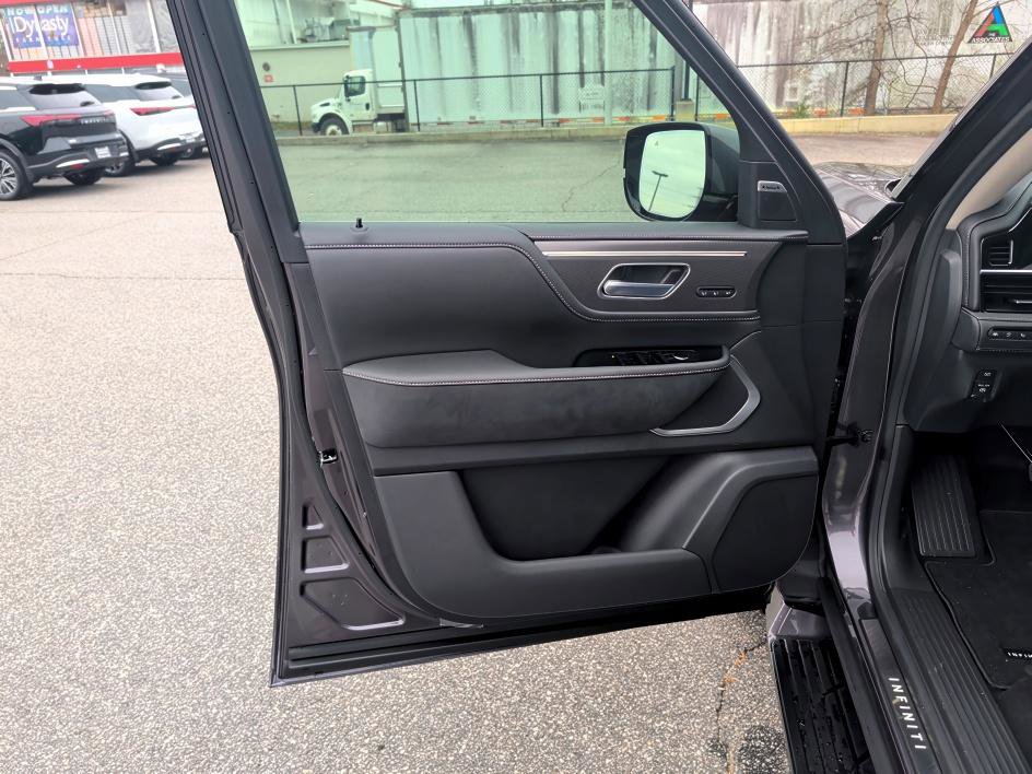 New 2026 INFINITI QX80 Luxe w/ Cargo Package image 9