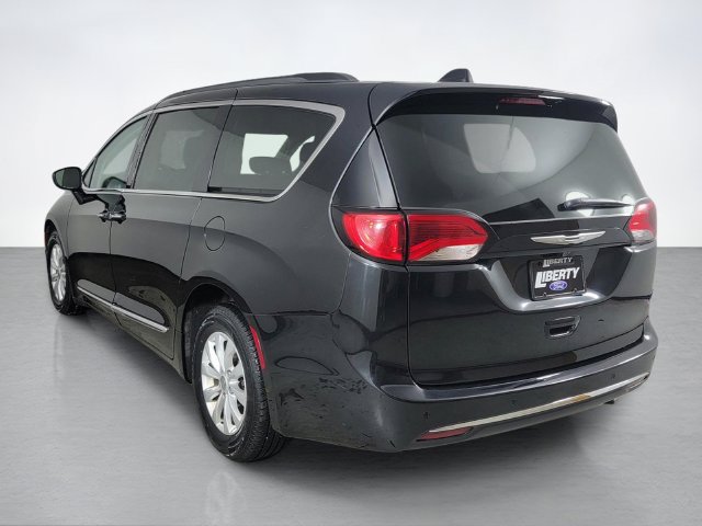 Used 2017 Chrysler Pacifica Touring-L FWD image 5