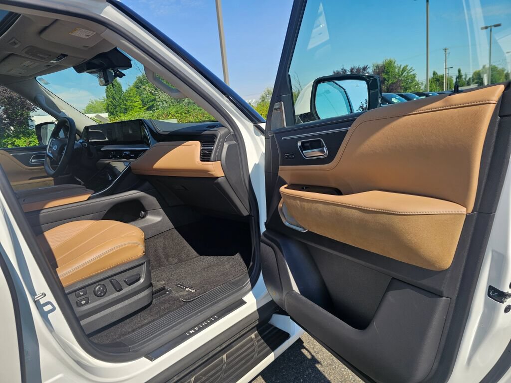 Used 2025 INFINITI QX80 Sensory AWD/4WD image 12