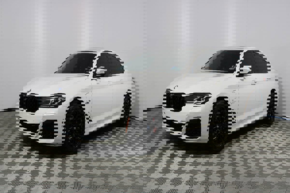 Used 2023 BMW 530e 530e w/ M Sport Package image 35