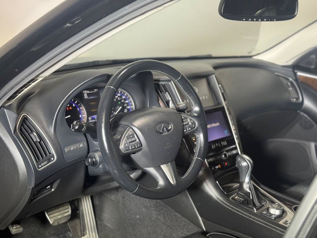 Used 2014 INFINITI Q50 Hybrid w/ Deluxe Technology Package RWD image 32