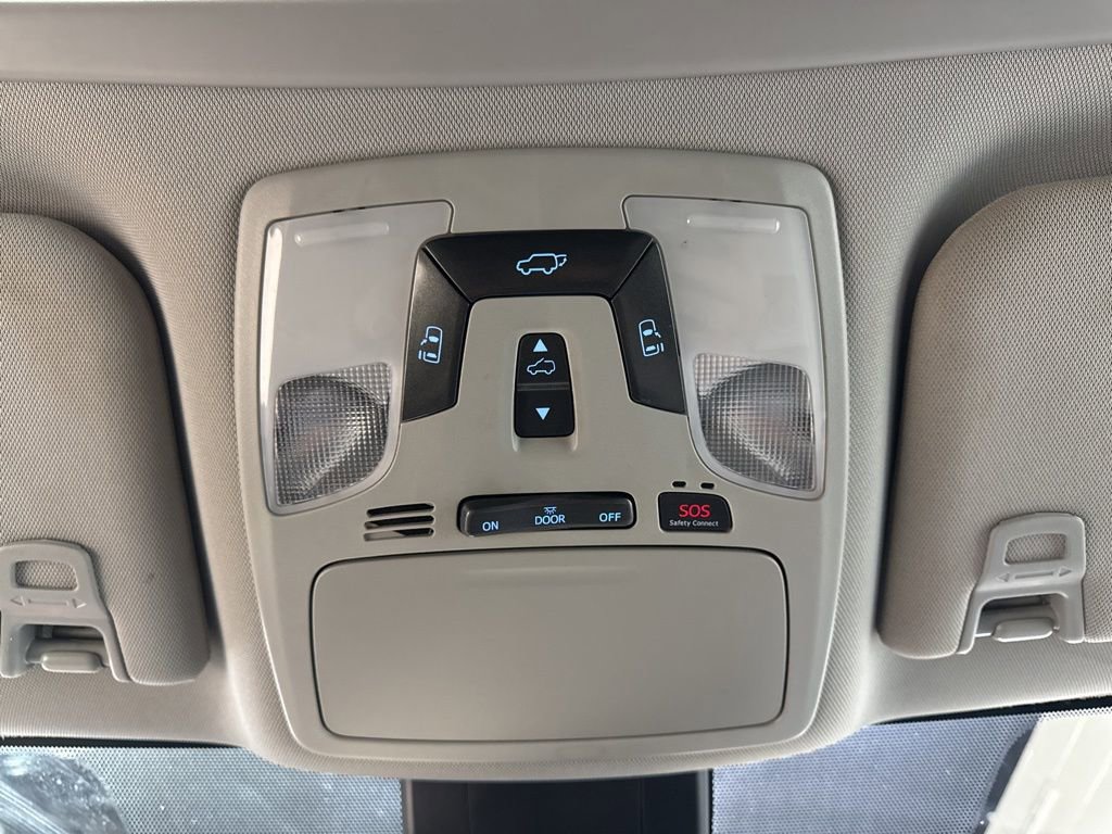 Used 2018 Toyota Sienna XLE Premium w/ Carpet Mat Package image 23