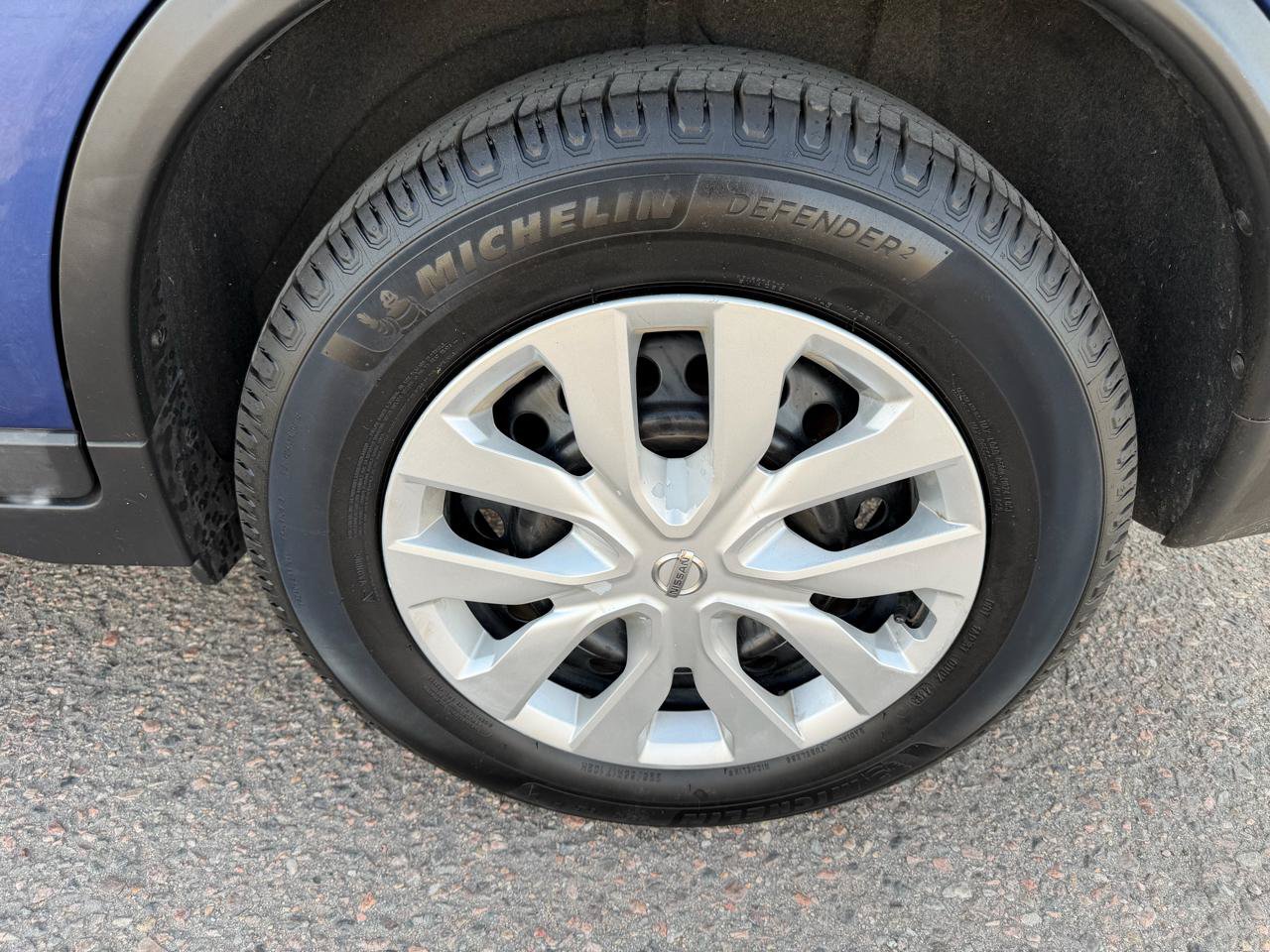 Used 2017 Nissan Rogue S AWD/4WD image 24