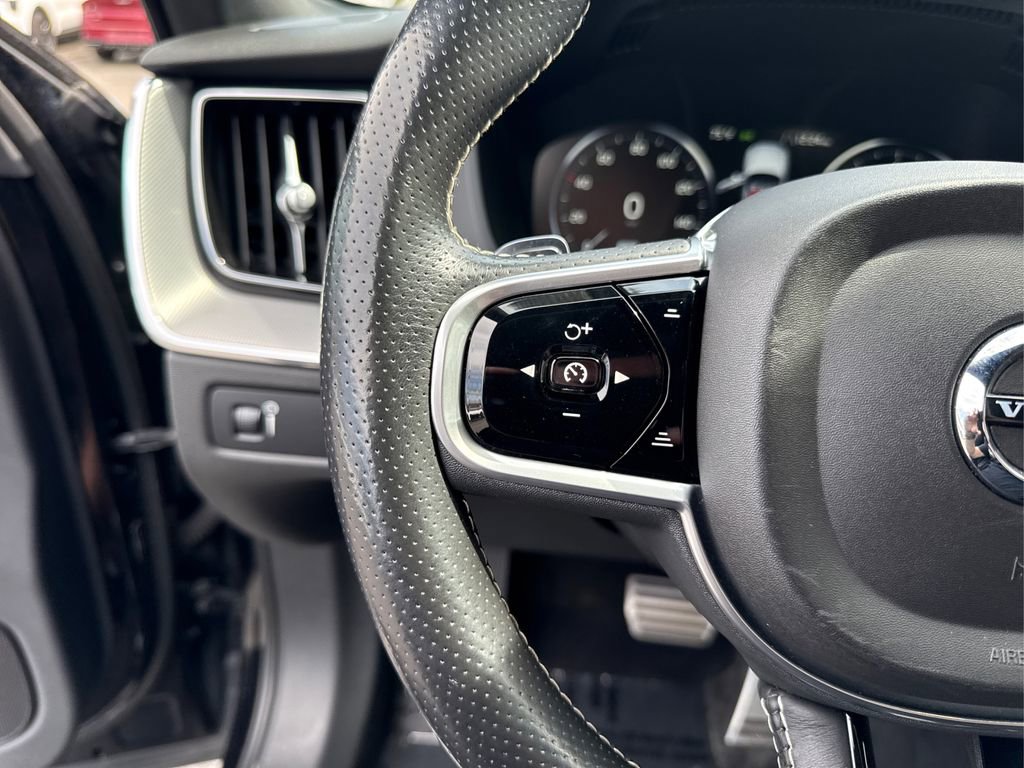 Used 2018 Volvo XC60 T5 R-Design w/ Convenience Package image 30