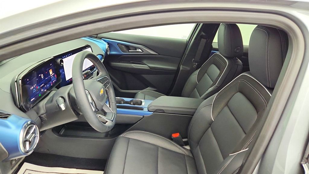 Used 2026 Chevrolet Equinox EV LT w/ Convenience Package II image 18