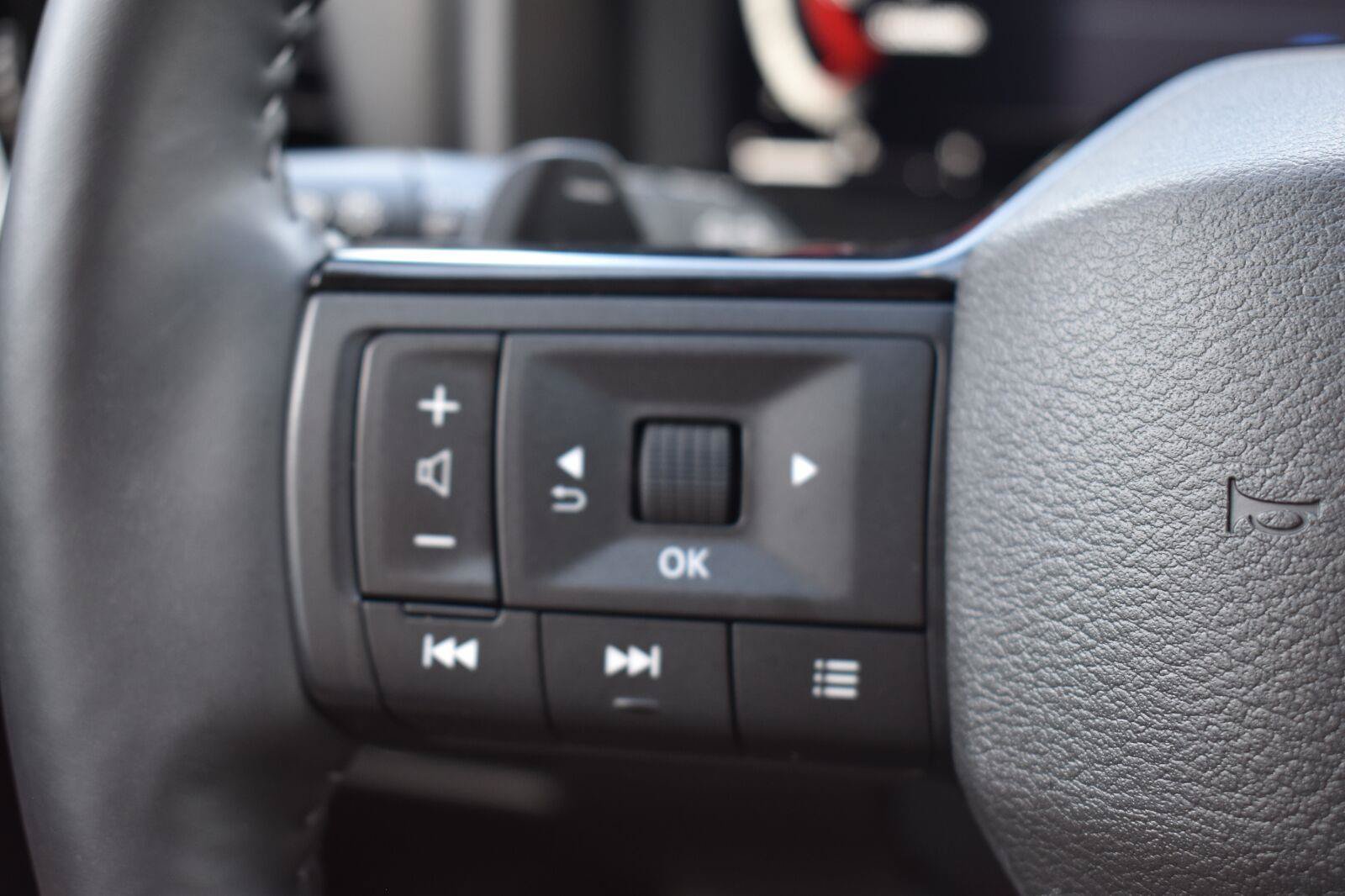 Used 2025 Nissan Rogue Platinum w/ Platinum Premium Package FWD image 34
