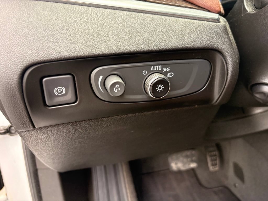 Used 2019 Buick Enclave Avenir FWD image 13