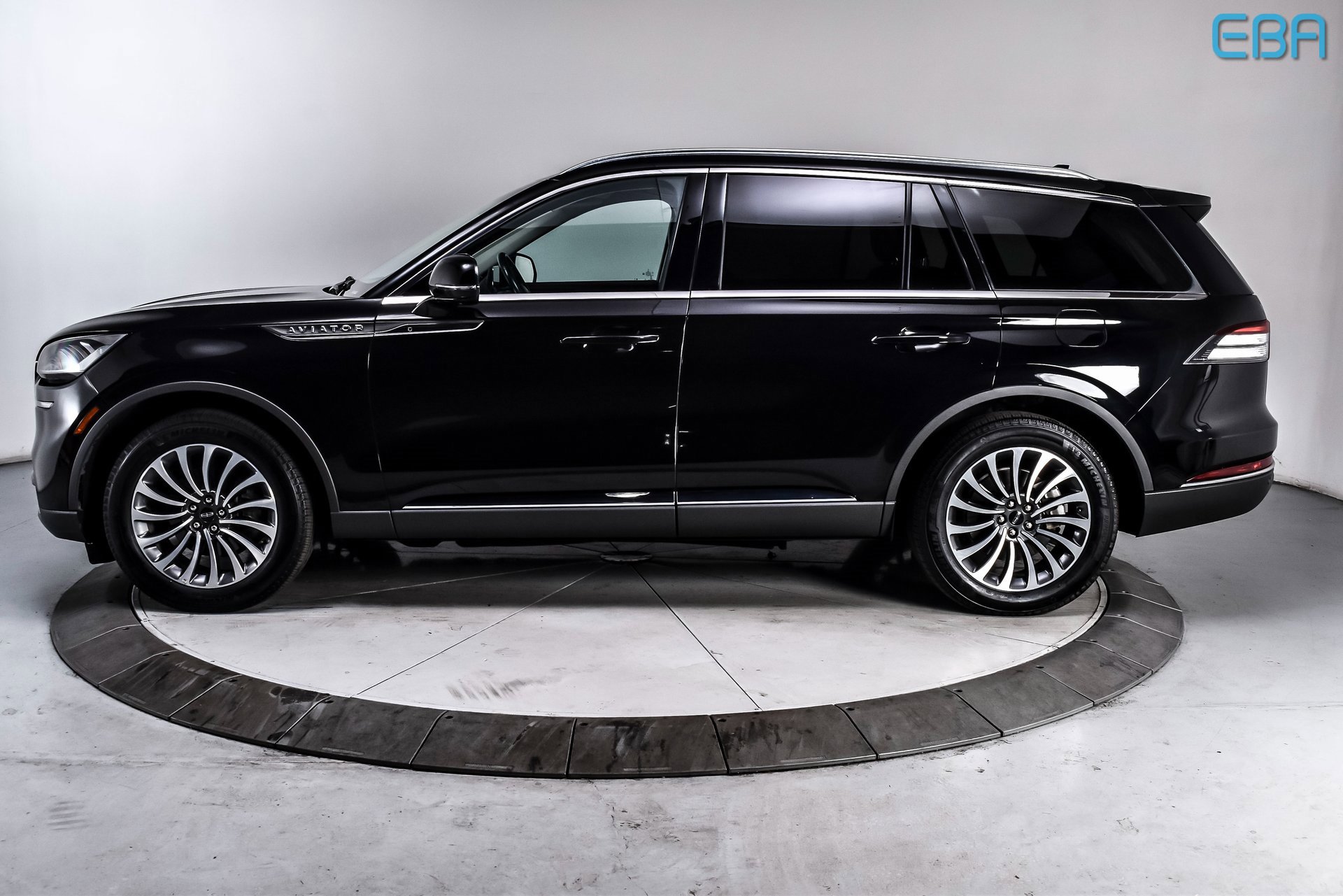 Used 2024 Lincoln Aviator Reserve image 3