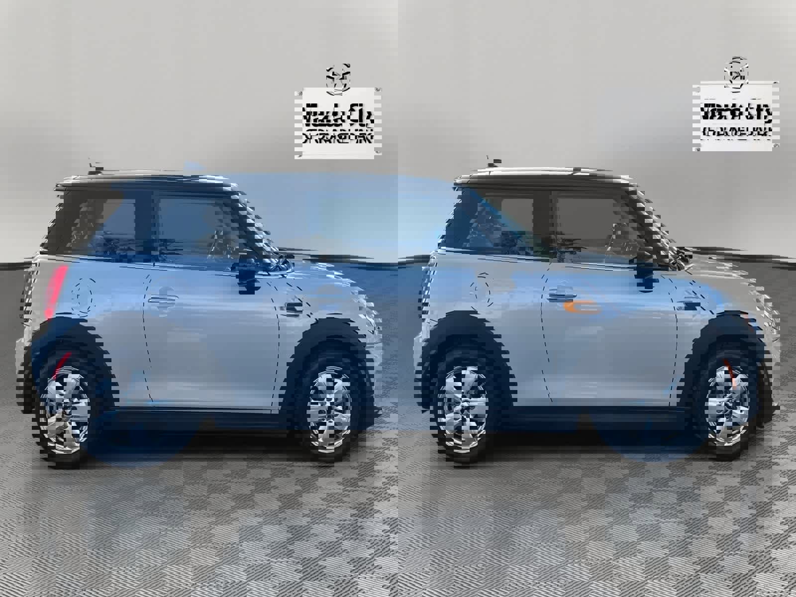 Used 2014 MINI Cooper 2-Door Hardtop image 4