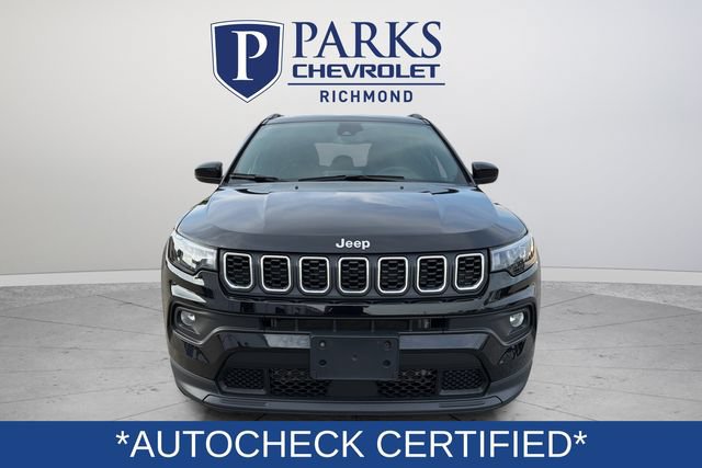 Used 2025 Jeep Compass Latitude w/ Sun & Sound Group AWD/4WD image 2