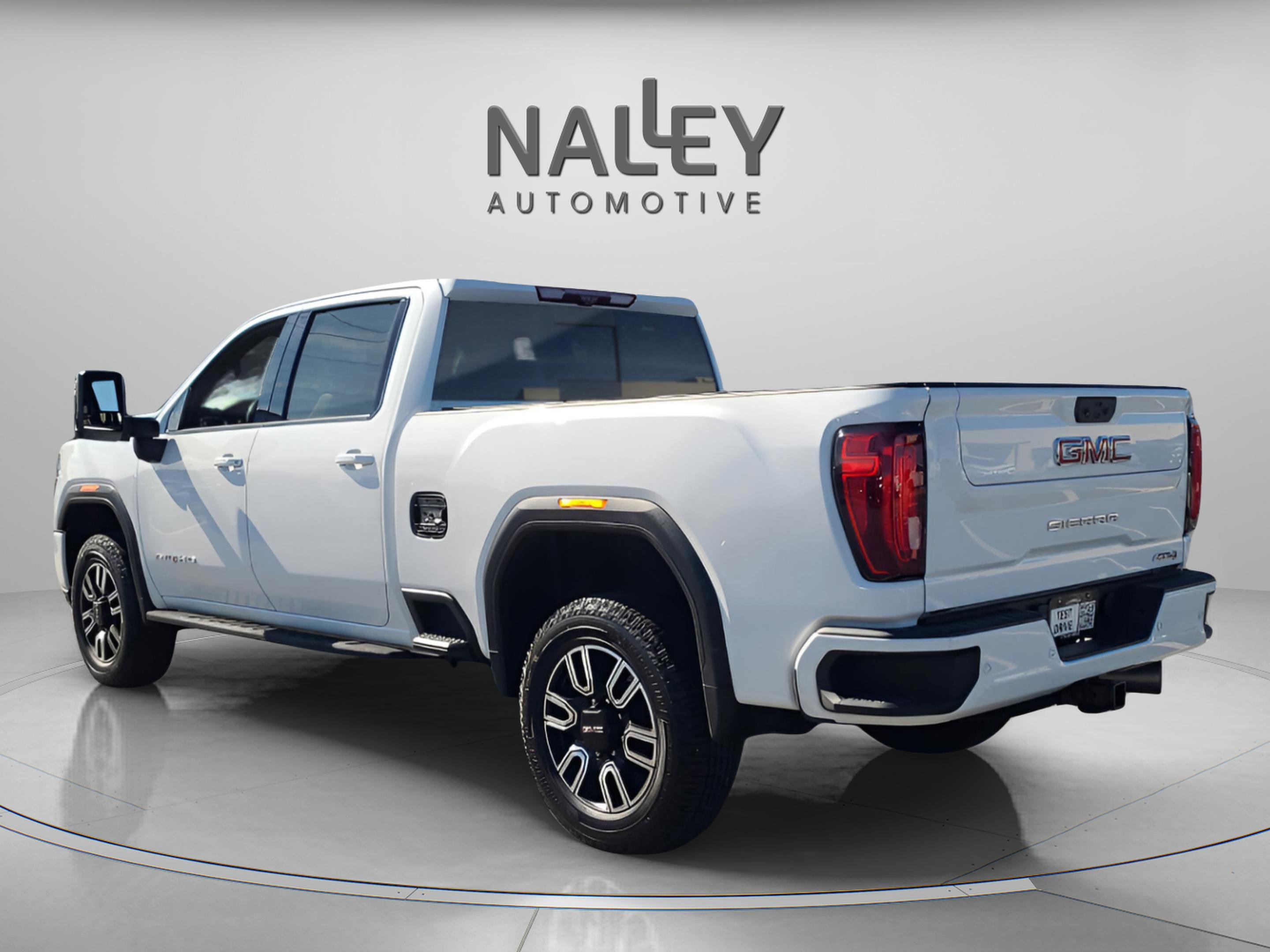 Used 2021 GMC Sierra 2500 AT4 w/ AT4 Premium Plus Package image 4