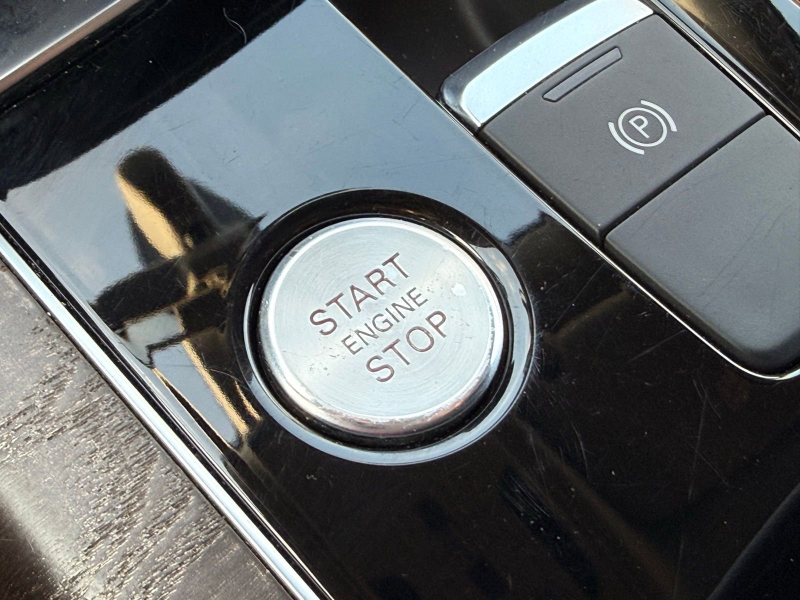 Used 2015 Audi A8 L 4.0T image 28