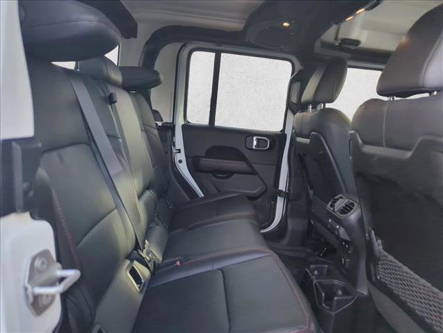 Used 2025 Jeep Gladiator Rubicon w/ Convenience Group image 15