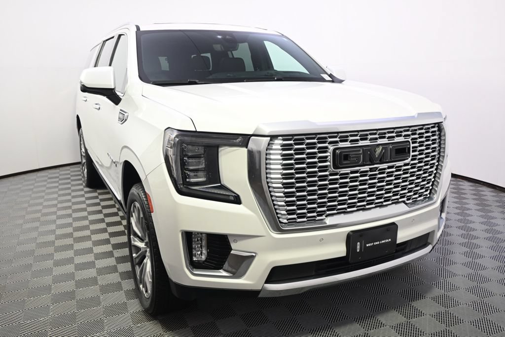 Used 2022 GMC Yukon XL Denali w/ Denali Premium Package AWD/4WD image 9
