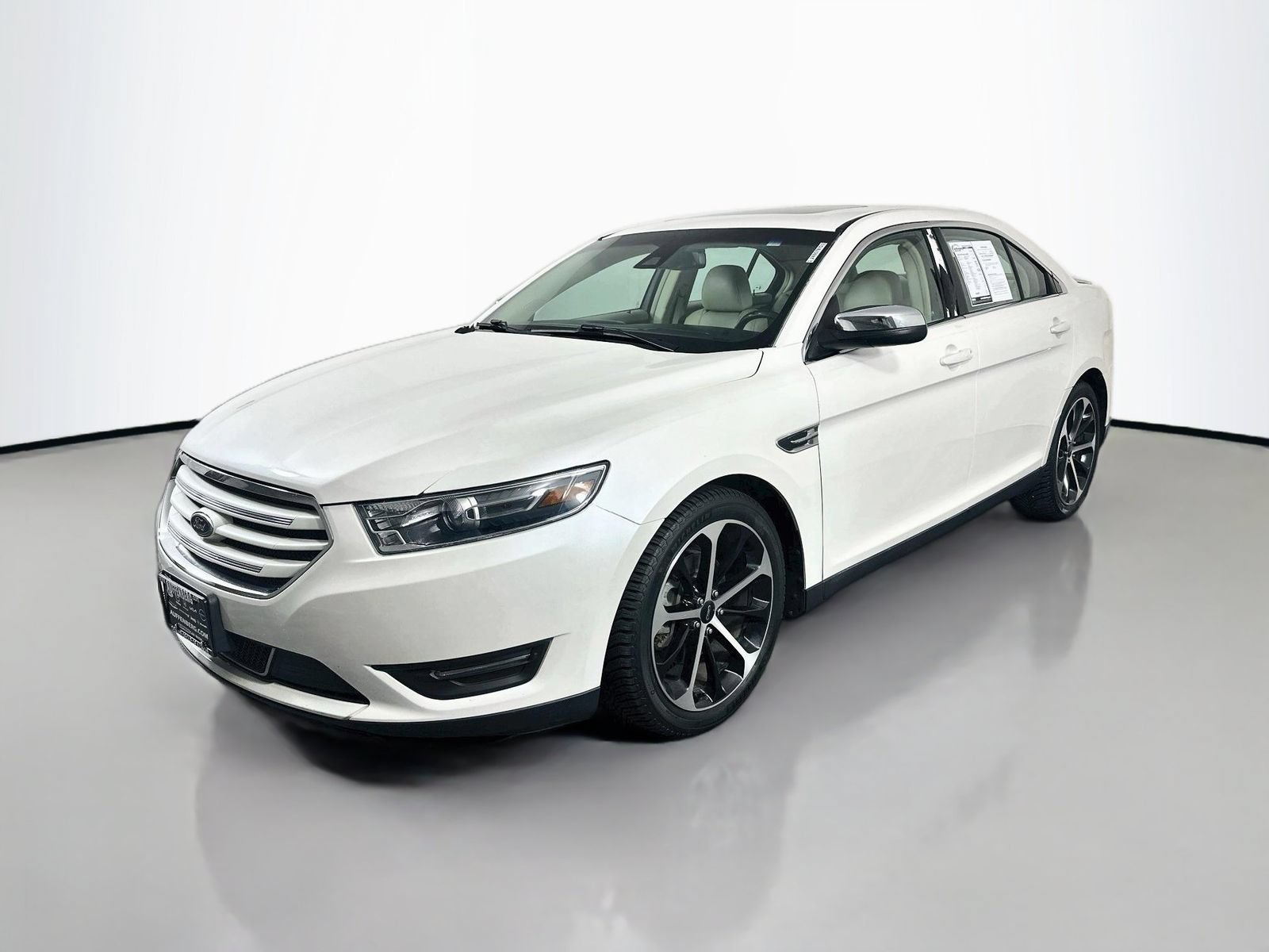 Used 2016 Ford Taurus Limited w/ Equipment Group 301A FWD image 3