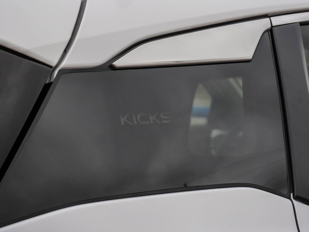 Used 2025 Nissan Kicks SV image 10