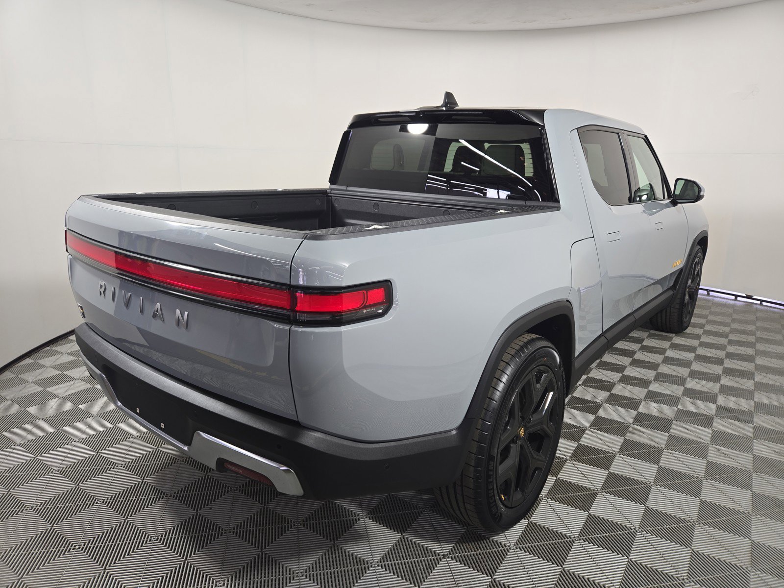 Used 2023 Rivian R1T Adventure AWD/4WD image 5