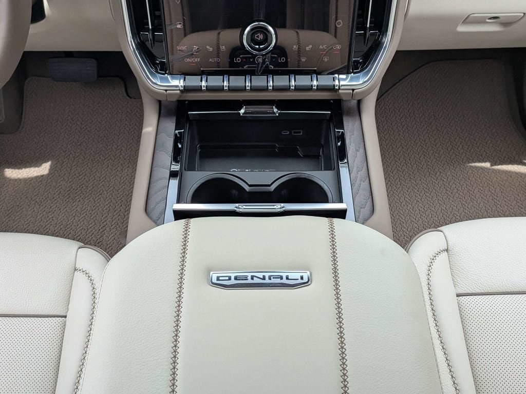New 2026 GMC Yukon Denali w/ Denali Reserve Package AWD/4WD image 20