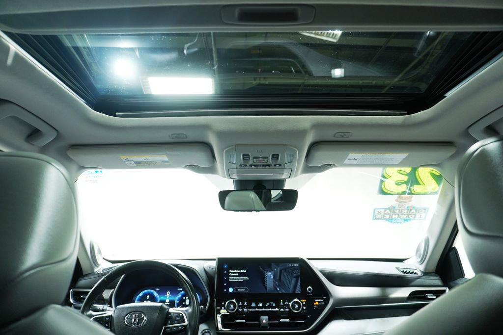 Used 2023 Toyota Highlander Limited FWD image 25