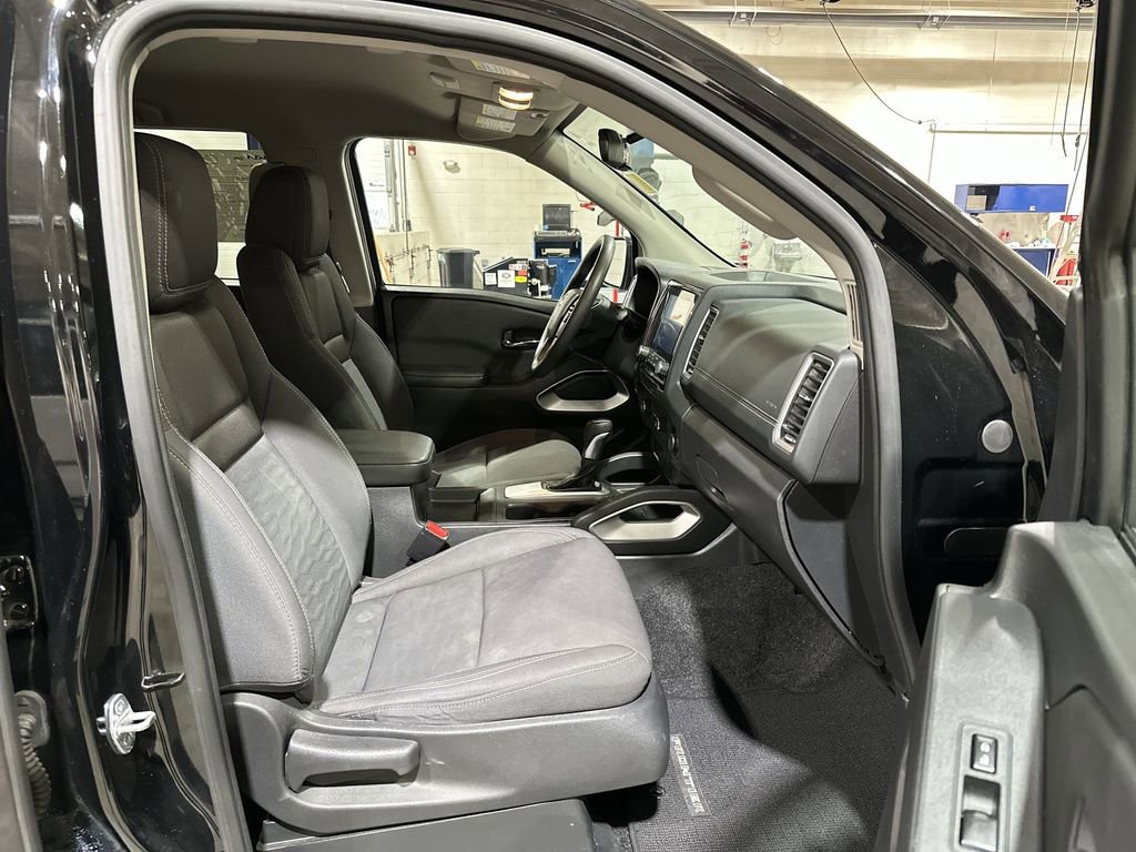 Used 2023 Nissan Frontier SV image 24