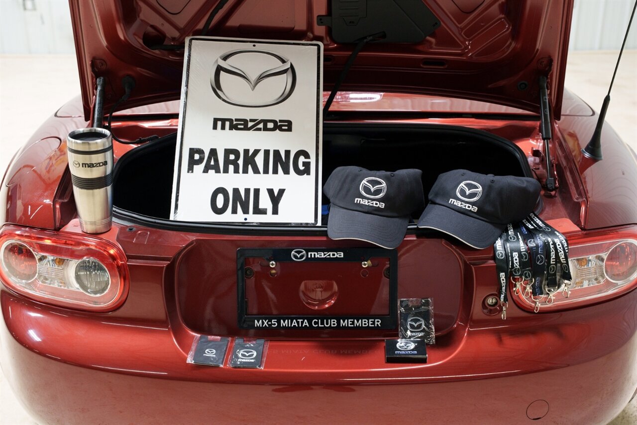 Used 2009 MAZDA MX-5 Miata Grand Touring w/ Premium Pkg image 17