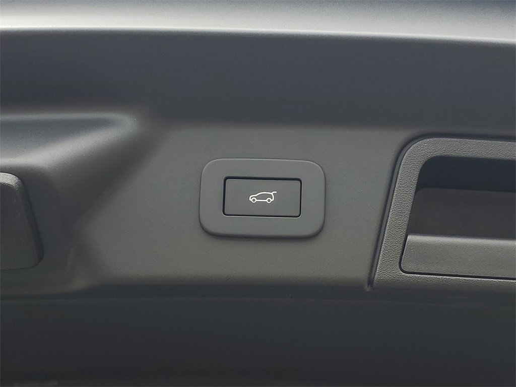 New 2026 Land Rover Range Rover Velar Dynamic SE image 35