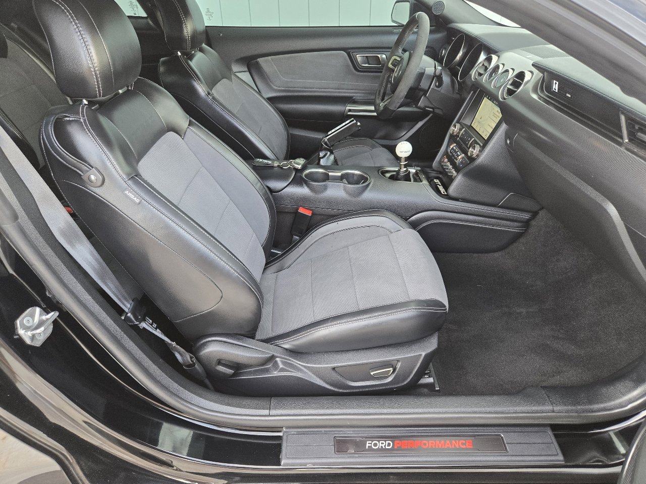 Used 2019 Ford Mustang Shelby GT350 w/ Technology Package image 13