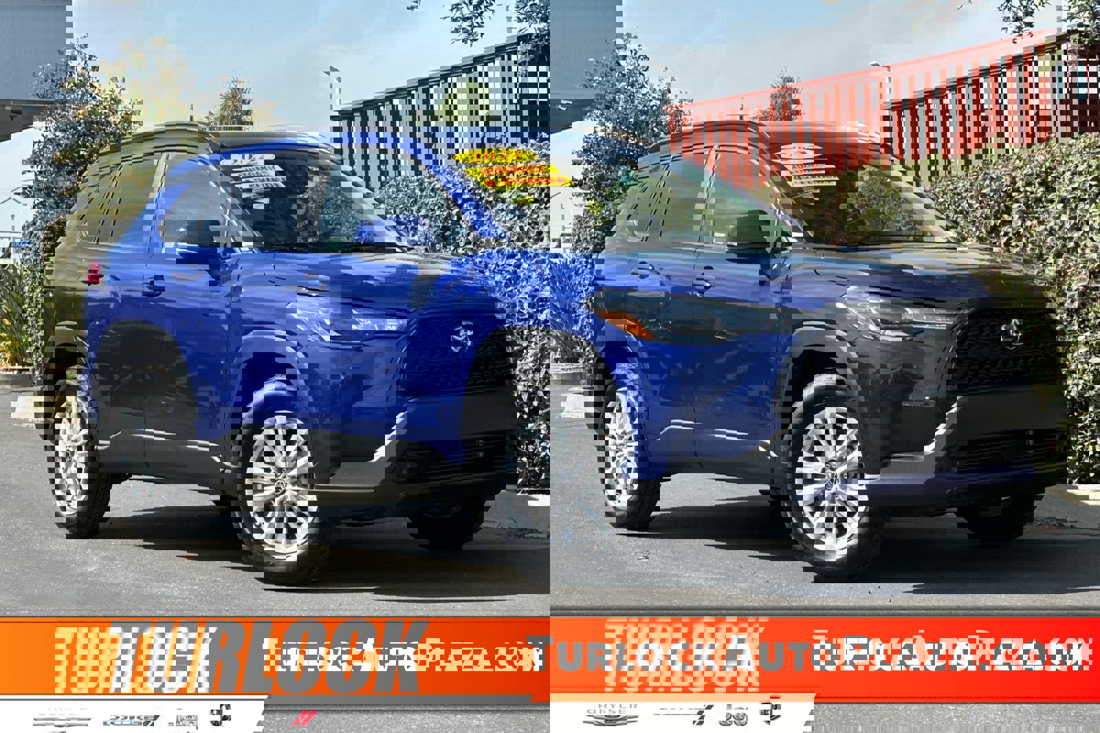 Used 2022 Toyota Corolla Cross LE image 1