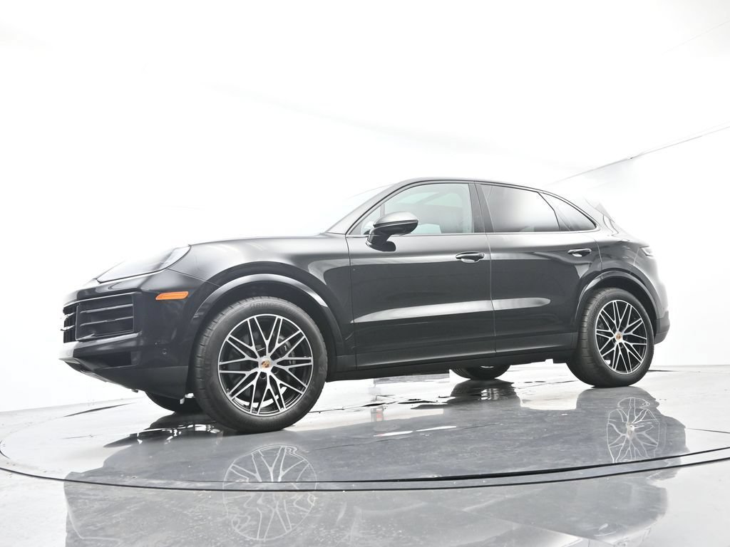 Certified 2025 Porsche Cayenne AWD/4WD image 46