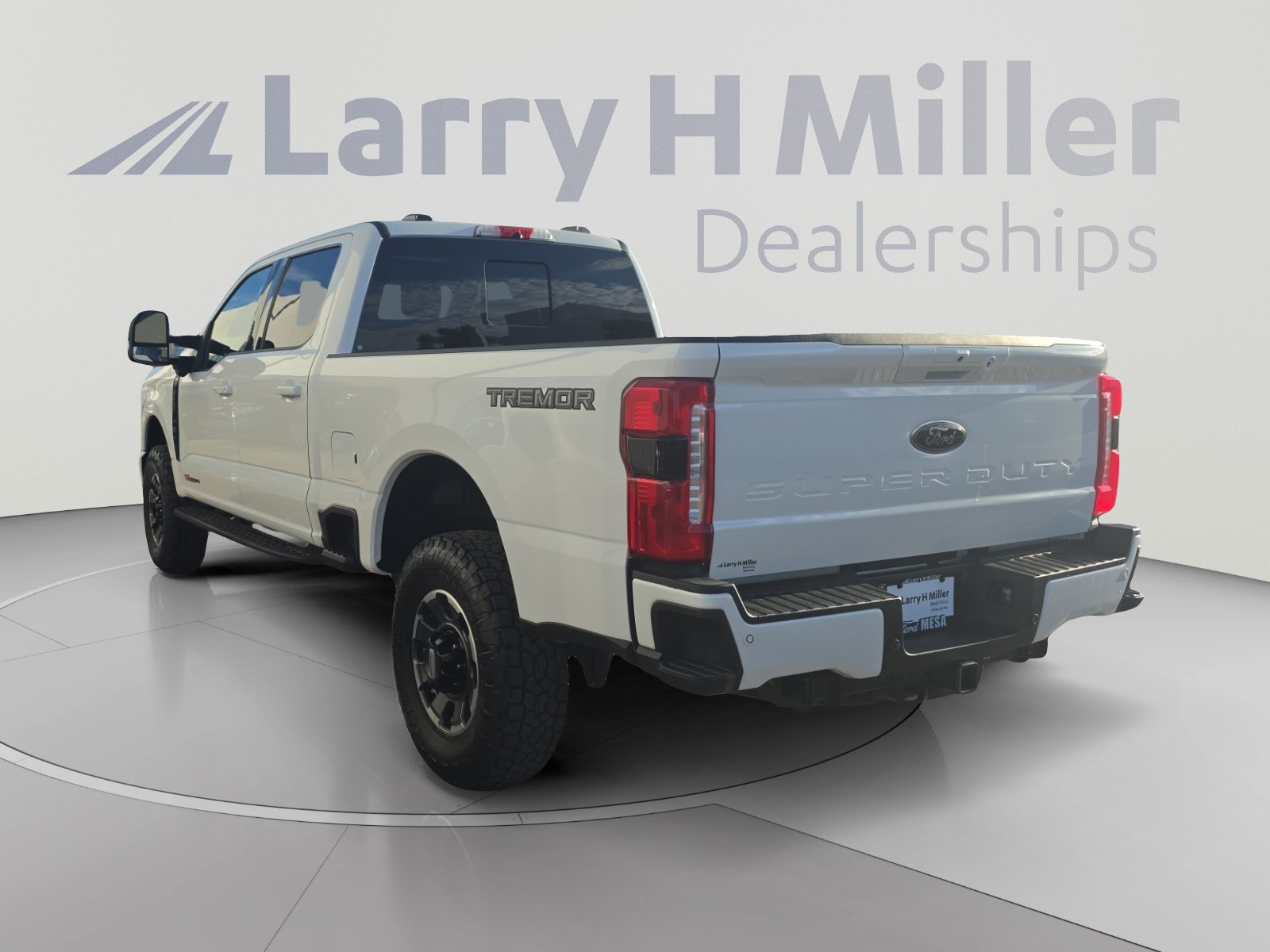 Used 2024 Ford F250 Lariat w/ Lariat Ultimate Package AWD/4WD image 3