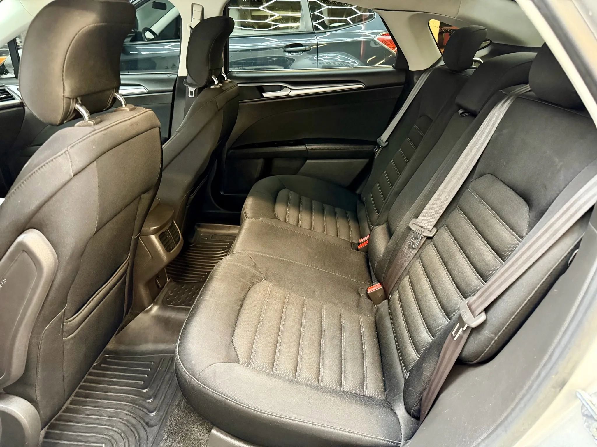 Used 2014 Ford Fusion SE image 16